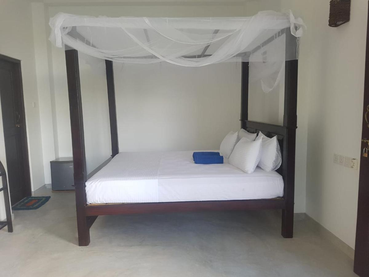 Sea Waves hiriketiya Otel Dikwella Dış mekan fotoğraf