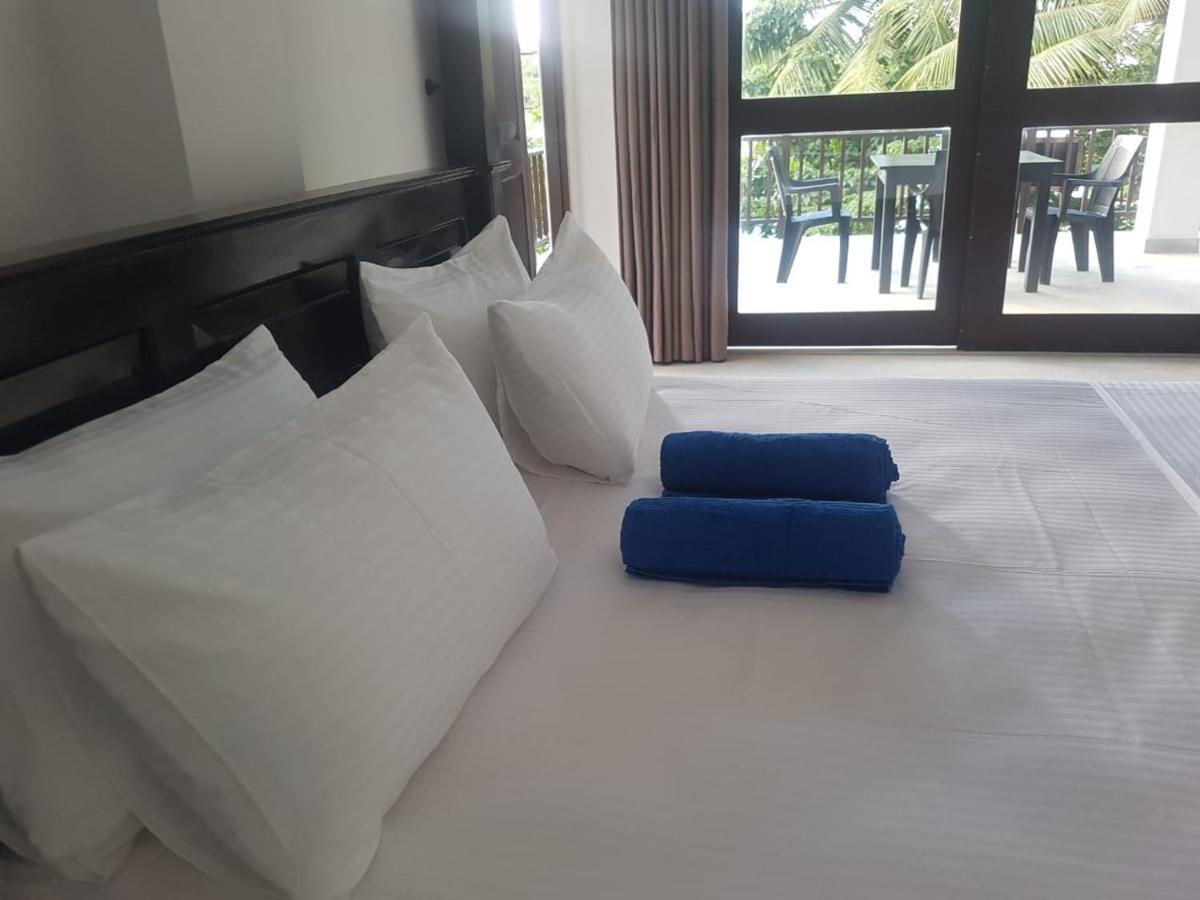 Sea Waves hiriketiya Otel Dikwella Dış mekan fotoğraf