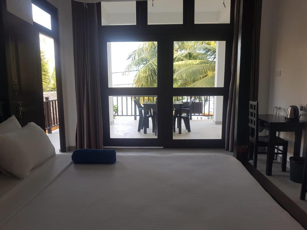 Sea Waves hiriketiya Otel Dikwella Dış mekan fotoğraf